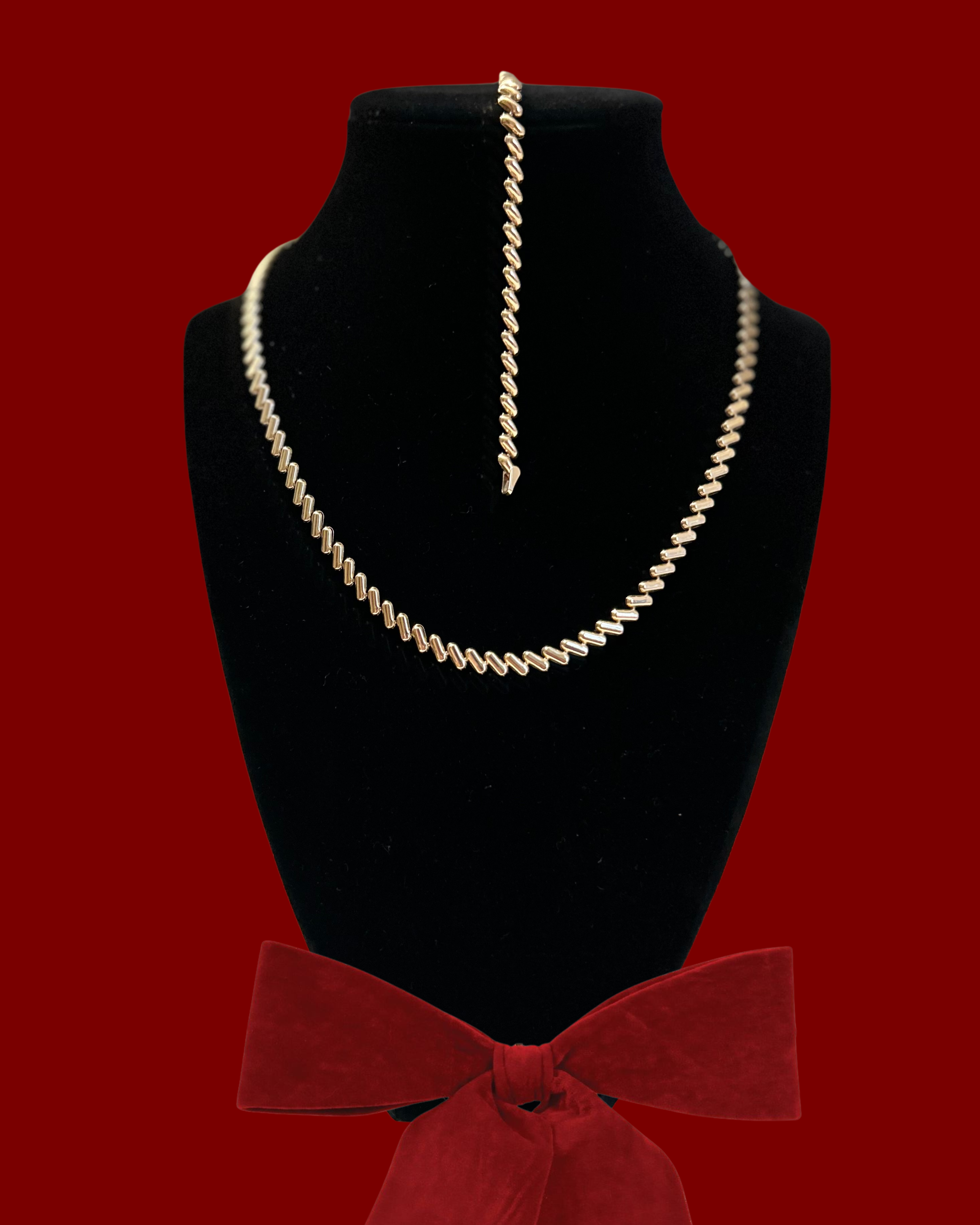 Gold set | Necklace and bracelet for women.